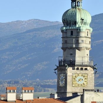 Ziegeldach rot in Hall in Tirol