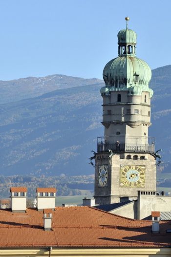Ziegeldach rot in Hall in Tirol